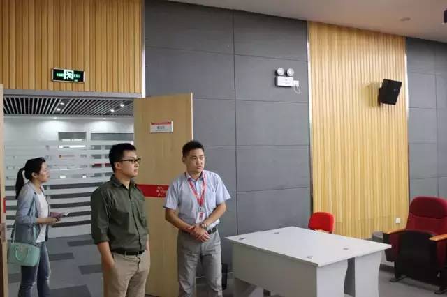 何主任參觀云和數(shù)據(jù)技術報告廳