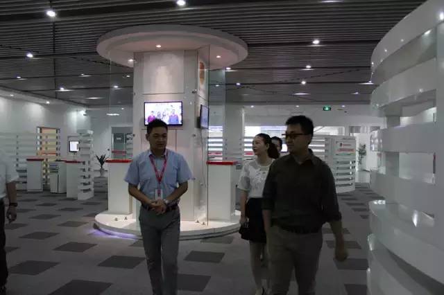 參觀云和數(shù)據(jù)技術體驗中心